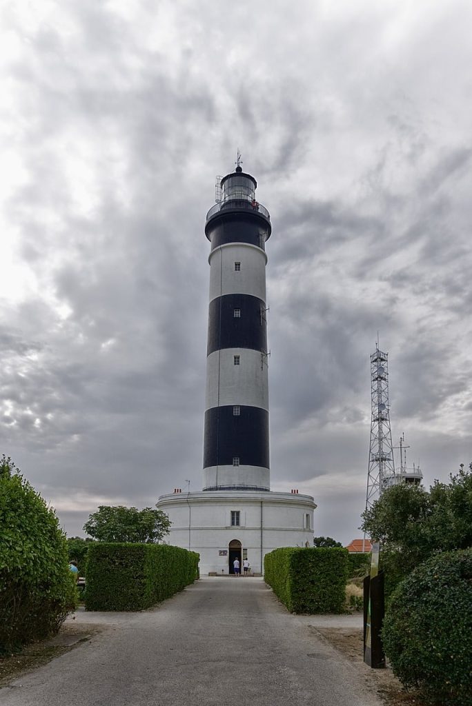 ajoncs dor lighthouse 2691717 1280 1