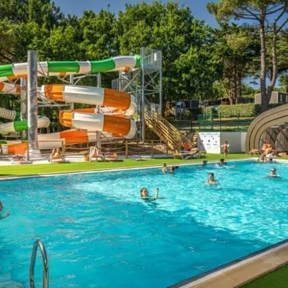 les ajoncs dor piscine camping